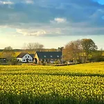 Maglebjerggaard Gaestgiveri Bed & Breakfast *
